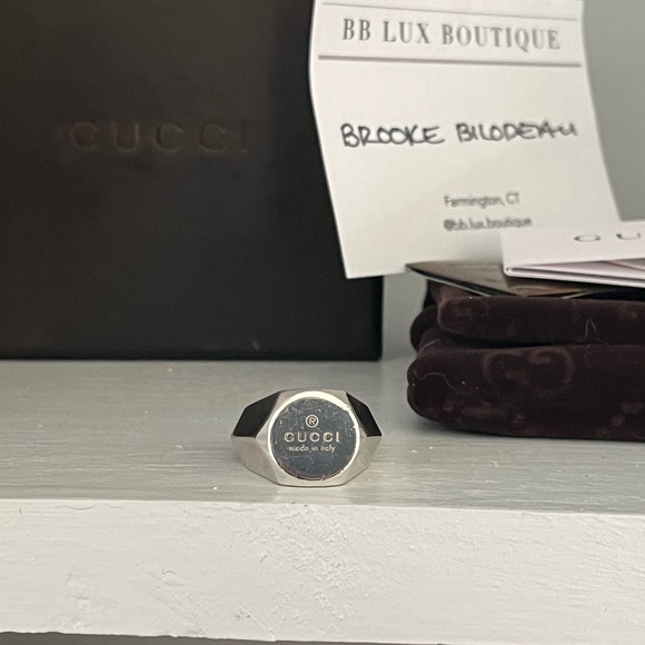 RARE GUCCI 925 Sterling Silver Signet size 5.5 Authentic- full set w/ box, pouch - Picture 2 of 16